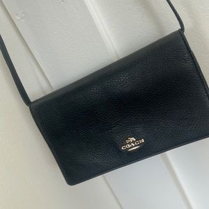 Coach crossbody bag slim design. Super Cute